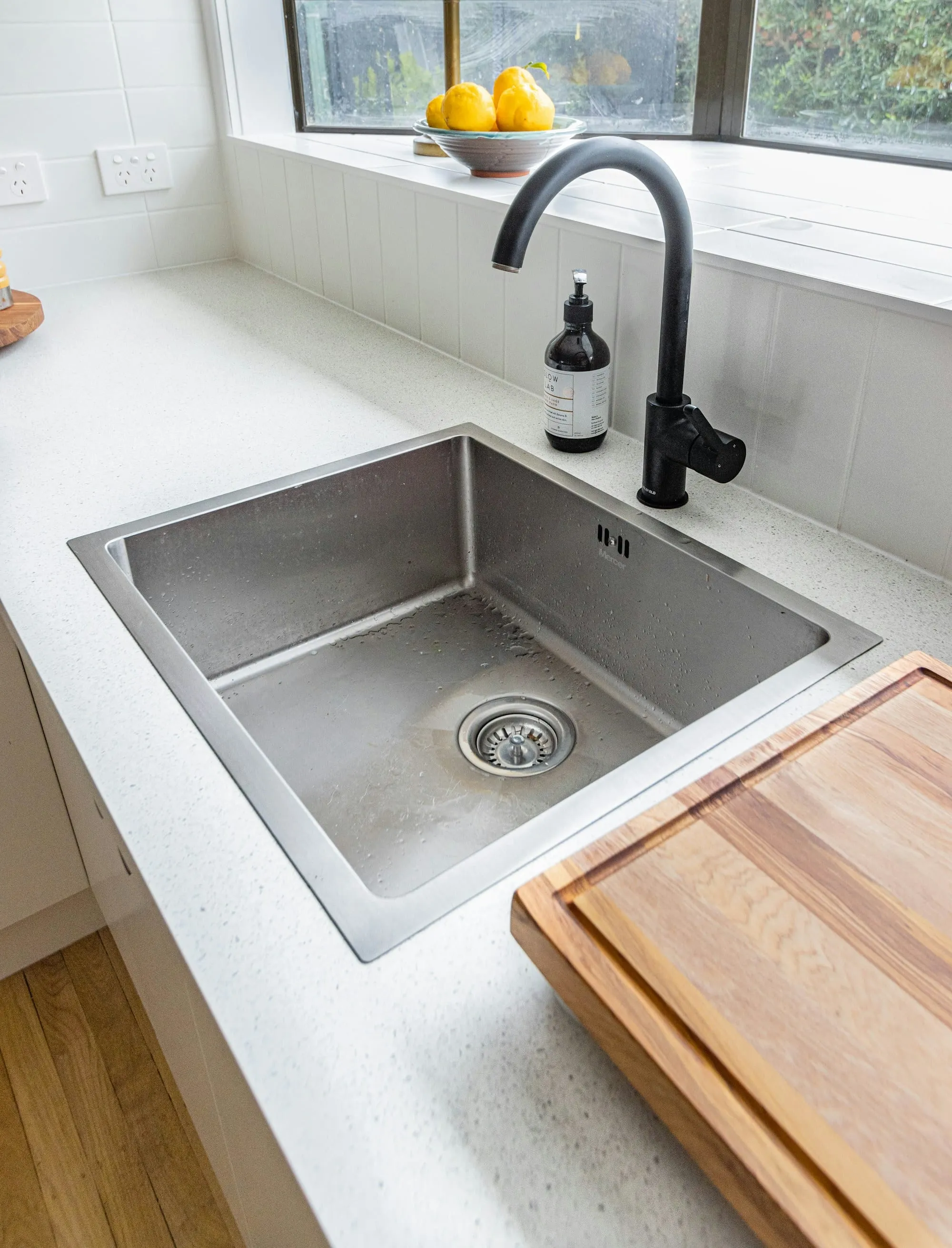 Stainless steel kitchen sink